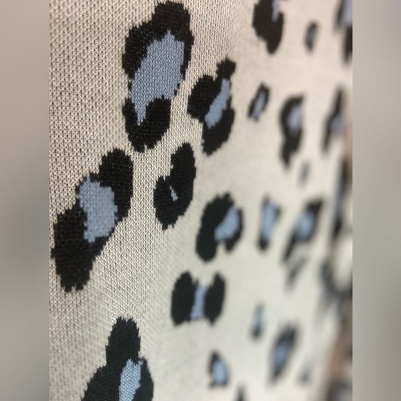 Chico’s~Rayon~Animal Print~Knit Sweater~Full-Length Sleeves~Scoop Neck~Size 2(M) - Picture 9 of 13